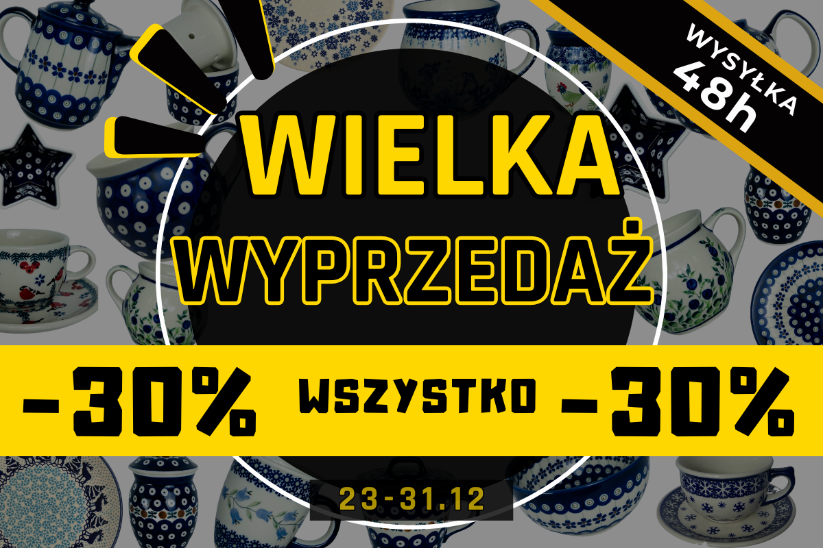 niebieskie talerze i kubki w kwiaty na drewnianym tle